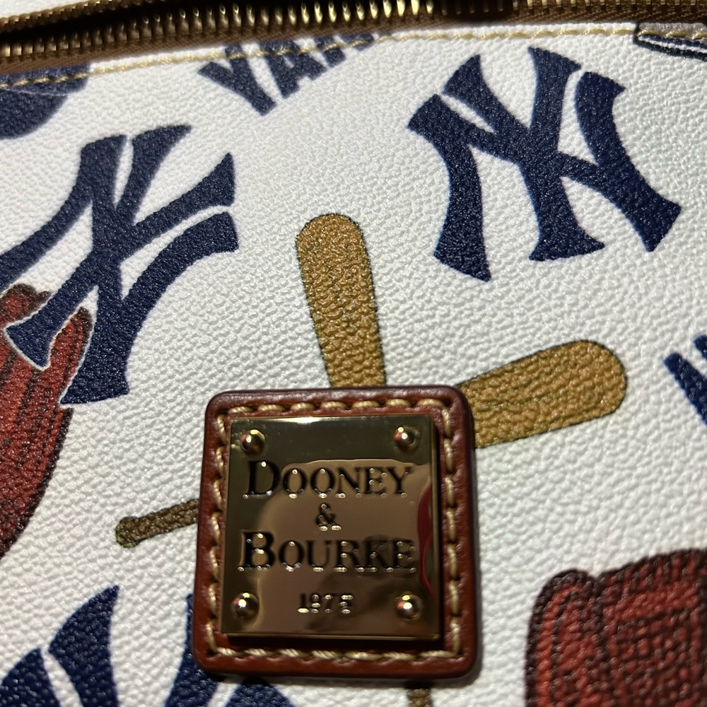 Dooney & Bourke NY Yankees White and Blue Crossbody Bag - Picture 4 of 4